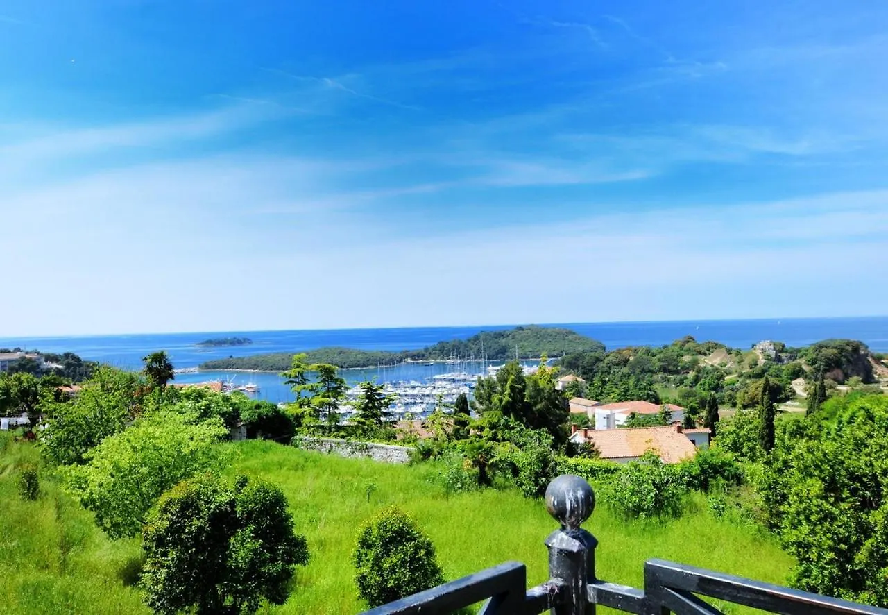 Villa Carla- Istrian Stone Villa With Sea View Vrsar